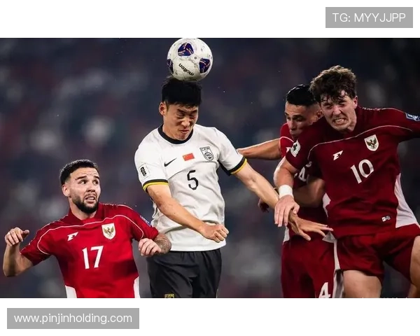 中国足球队迎战日本队，全力争夺2026世界杯亚洲区预选赛重要三分