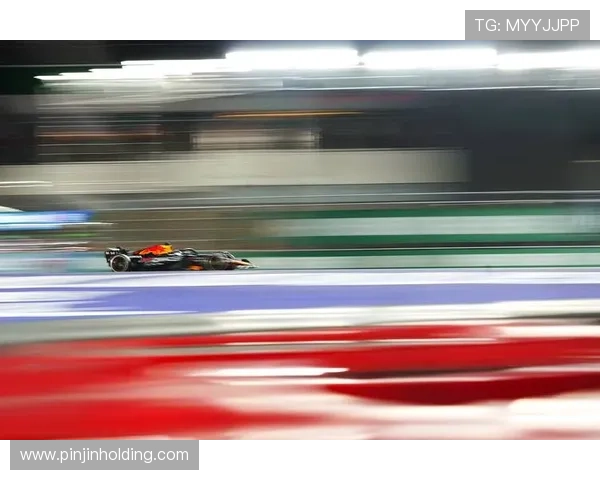 F1赛季最新动态：维斯塔潘连胜纪录再刷新，法拉利和梅赛德斯争夺激烈