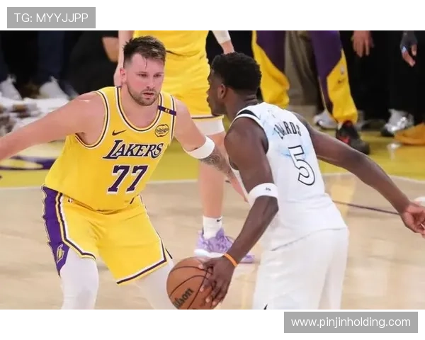 NBA最新动态:詹姆斯领衔湖人力争总冠军勇士迎战快船季后赛激烈角逐 NBA最新动态:詹姆斯领衔湖人力争总冠军勇士迎战快船季后赛激烈角逐